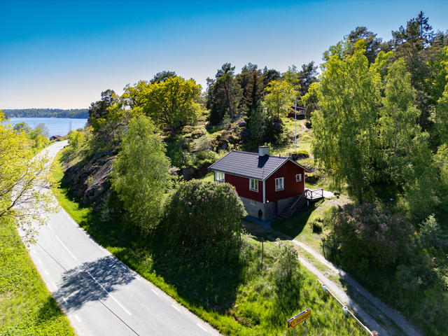 Havet ett stenkast bort, boningshuset