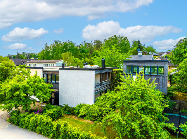 Fasad från norr, huvudbyggnaden och ateljén