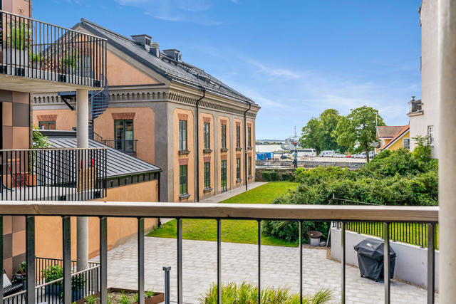 Kungsbron 7 - Havsglimt från balkongen i söderläge