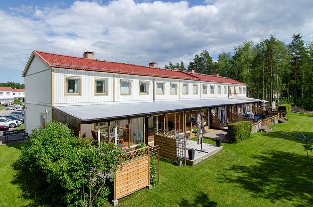 Insynsskyddad uteplats mot föreningens bakgård