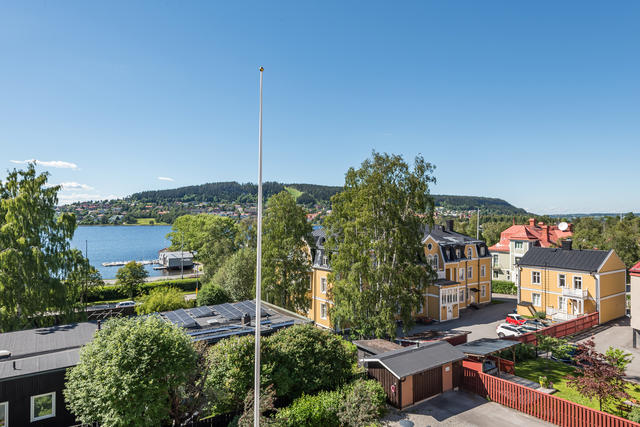 Kolla in utsikten från balkongen!