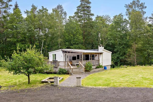 Här bor du naturskönt och insynsskyddat med närhet till fina sjöar och badstränder