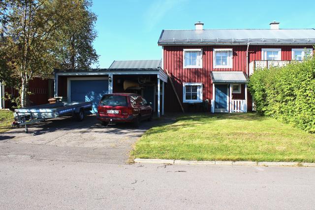 Satellitvägen 28, rymligt parhus på omtyckta och barnvänliga Lombolo