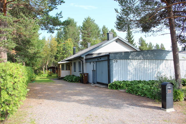 Ripvägen 29, ett friliggande 1-planshus på stor gård mot ytterkant