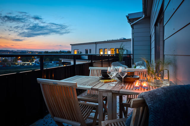 Takterrassen i kvällsskrud.