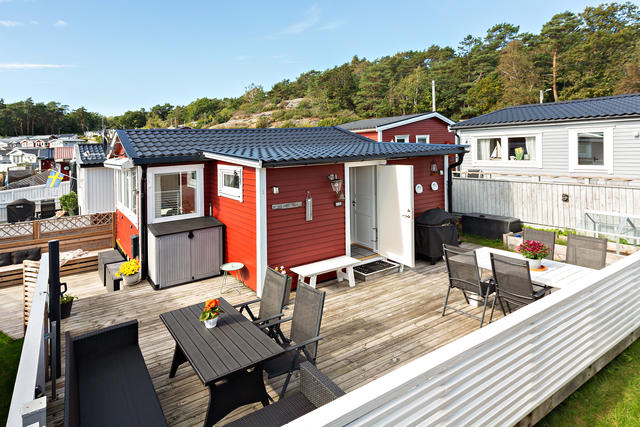 Välkomna till D 152 - En stuga med villakänsla och härliga uteplatser