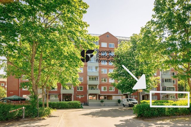 Fläderstigen 2, stor lägenhet på första våningen.
