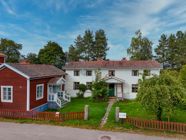 Välkommen till Skogmans som ursprungligen var ett gammalt soldattorp. Som i folkmun idag kallas för Tulpans.