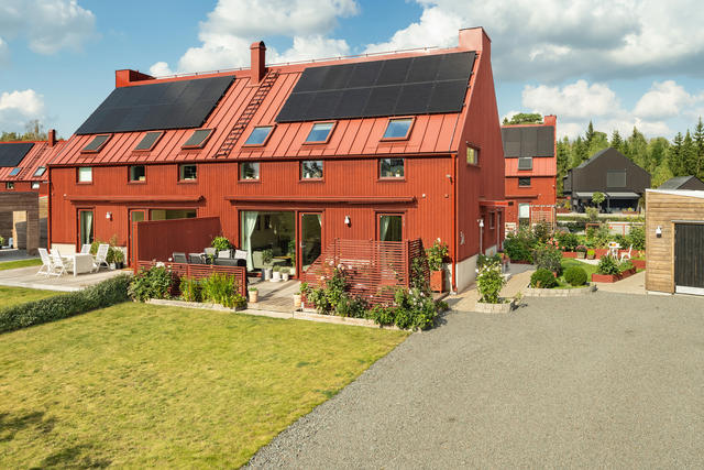 Varmt välkomna till Vångdalskroken 3A och detta smakfulla parhus!