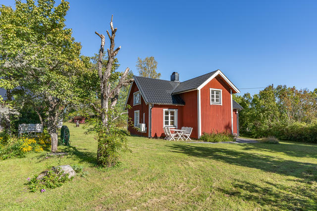 Välkommen till ett charmigt fritidshus som kan nyttjas året runt!
