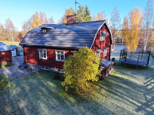 Välkommen till Jämtbovägen 21 med älvutsikt!