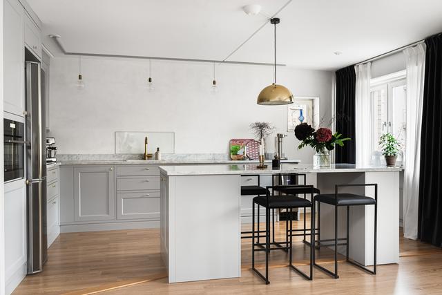 Smakfullt renoverat kök från Marbodal med köksö