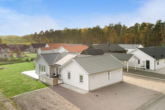 Varmt välkomna till Albertinas Väg 25!