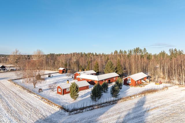 Välkomna till Skamhed 70, mycket välskött gård