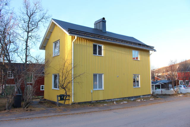 Föraregatan 31B, ett trivsamt 2-planhus med ett stort uthus på gården