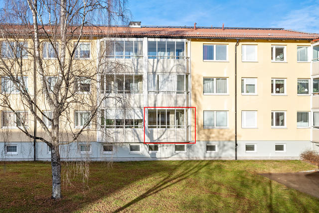 Inglasad balkong på första våningen!