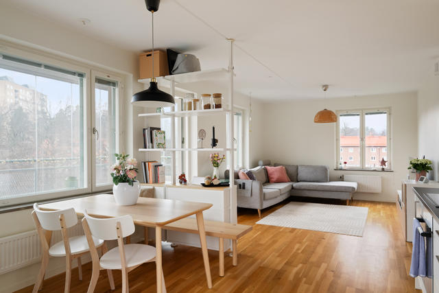 Öppen planlösning mellan kök/vardagsrum