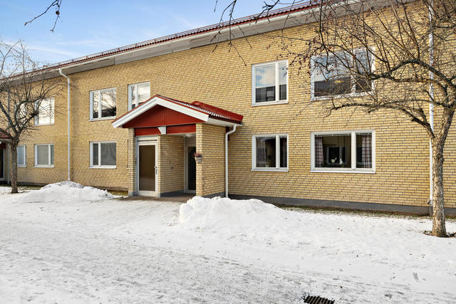 Välkommen till Allfarvägen 87B, en trea i markplan.