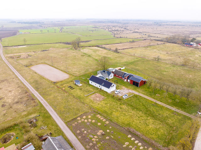 Vacker hästgård på Östra Öland