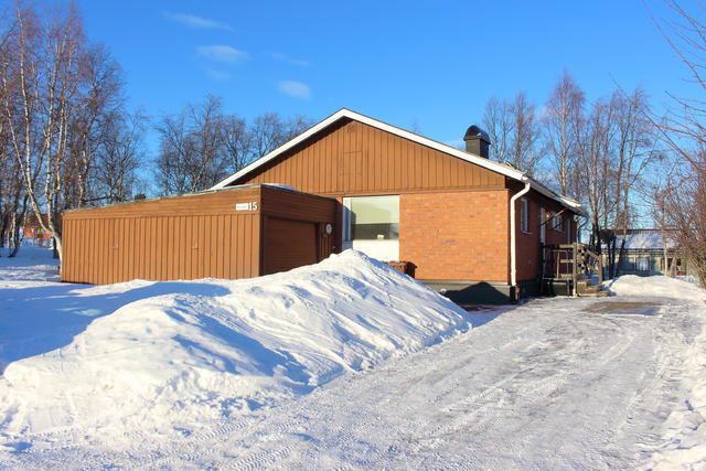 Hagvägen 15, ett friliggande hus med hörntomt mot ytterkant