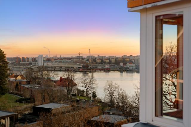 Varmt välkommen till Herserudsvägen 10 i Brf Hiertagården på Lidingö