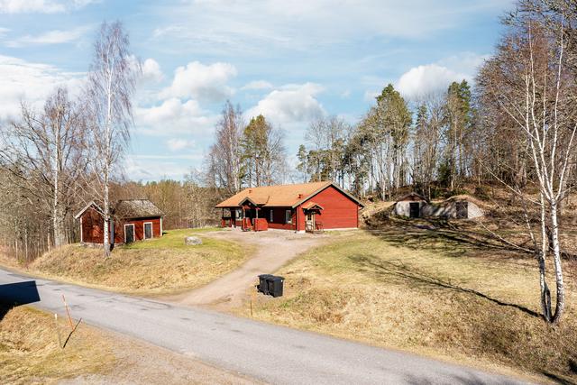 Stor tomt om 5 072 kvm