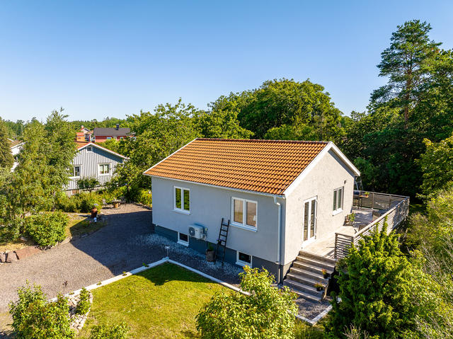 Totalrenoverad behändig villa på lugn gata