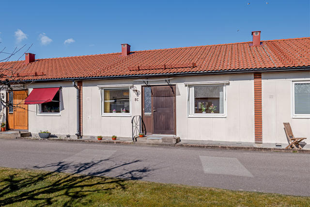 Välkommen till hemtrevliga Sandgärdsvägen 8C!