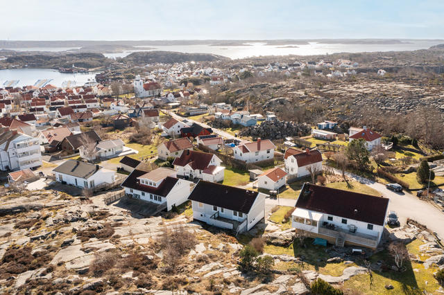 Högt läge med fin utsikt mot havet
