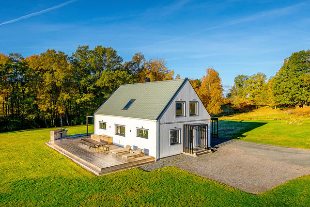 Drömvillan på landet – modern design och naturnära livsstil!