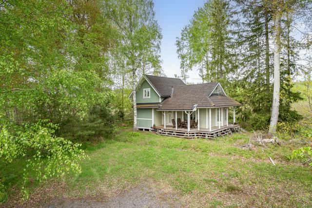 Glanstrandsvägen 6, Huset stod färdigt 2005, byggt med lösvirke & en egen ritning