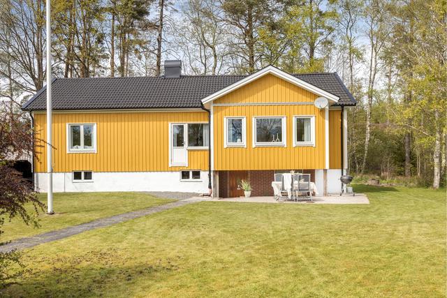 Varmt välkommen till charmiga Kronobergsvägen 22!