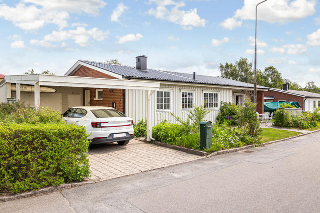 Skönt med både carport och garage.