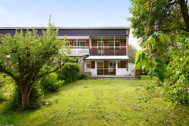 Ett härligt gavelläge med trädgårdsyta tillhörande bostadsrätten