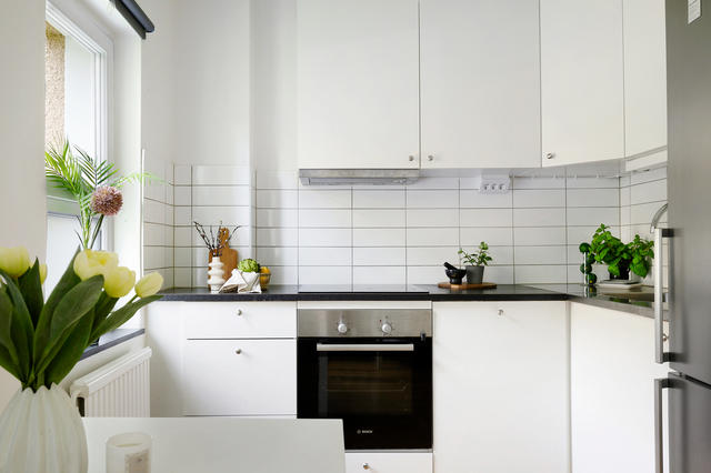 Stilrent kök med rostfria vitvaror