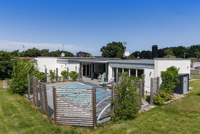 Fantastisk poolvilla där både stor och liten trivs