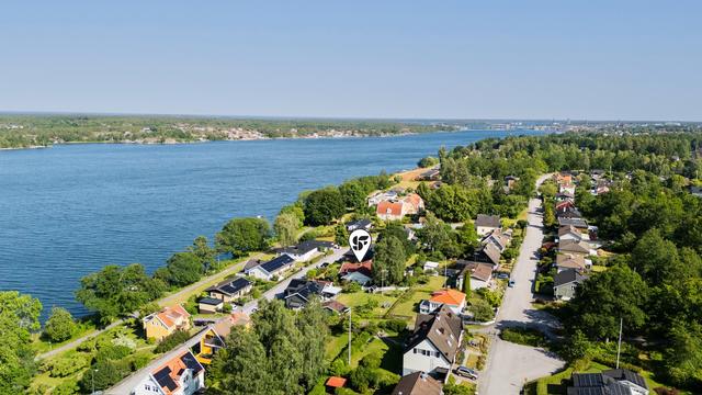 Arkitektritad villa med havsutsikt i eftertraktade området Amerika!