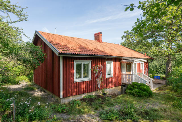 Välkommen till Arket! 1 plan med källare om 63 kvm och 60 kvm i ( bi-area), beläget i natursköna Bäckefors!