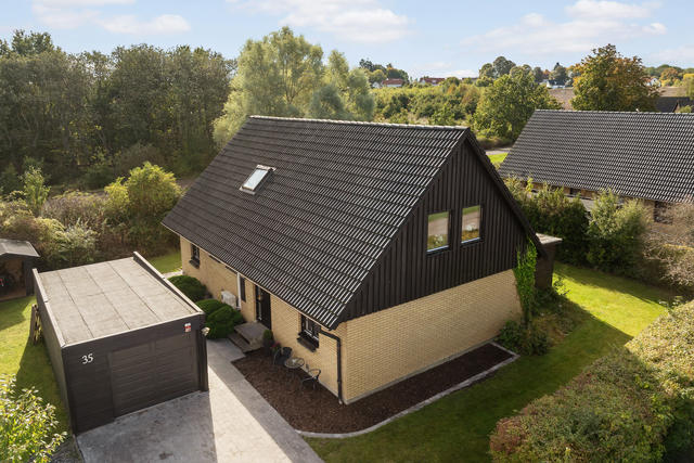 Välkommen till Tolvskillingsvägen 35!