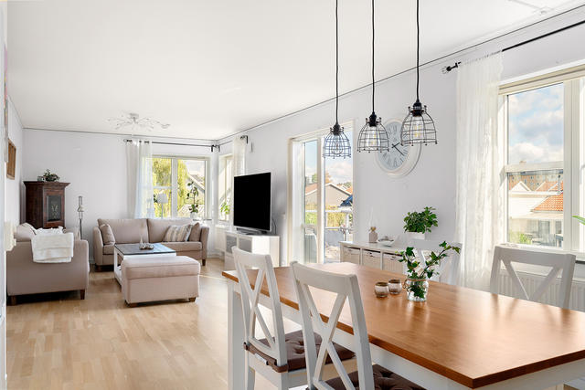 Fin 3:a med öppen planlösning och bra förvaring. Välkommen till Östra Storgatan 28!