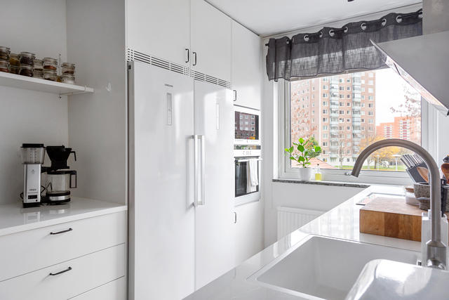 Ett inbjudande stilrent kök med modern och tidlös karaktär!