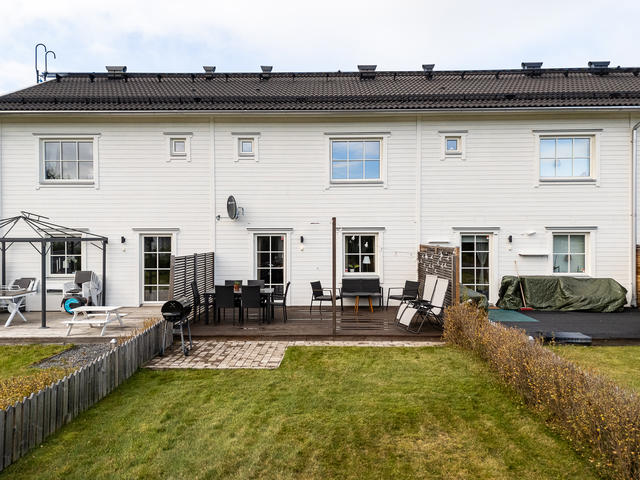 Stor altan i söderläge!