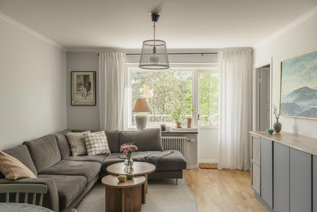 Härligt allrum med utgång till balkongen