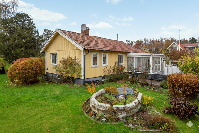 Härlig trädgård i söderläge