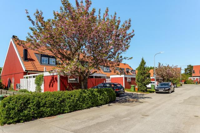 Varmt välkommen till Korsfararvägen 92 i Lidingö