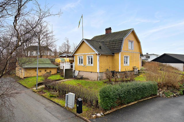 Välkomna till detta charmiga hus mitt i populära Önnered 