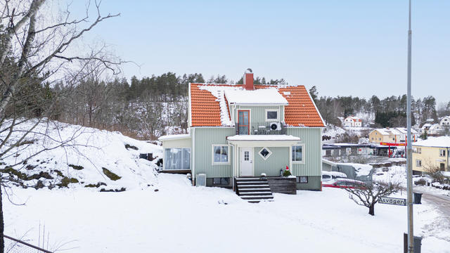 Rymligt och välskött hus i Överum där charm och funktion möts i en härlig symfoni