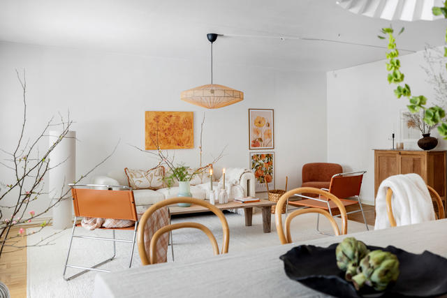 Hela bostaden är ljus med rymliga rum