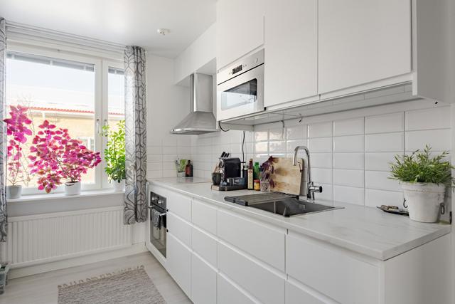 Välkommen till Allfarvägen 83C! Snyggt renoverat kök från IKEA. 