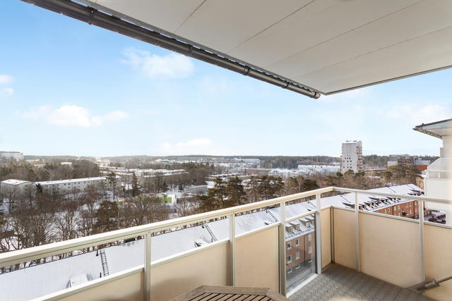 Allra högst upp i huset dvs våning 8 av 8 ligger denna pärla